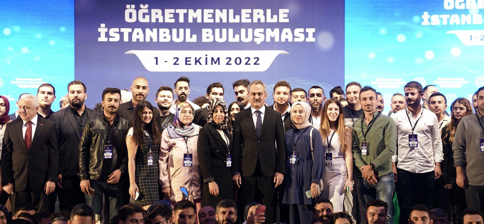 MINISTER ÖZER GOT TOGETHER WITH TEACHERS DURING THE İSTANBUL MEETING