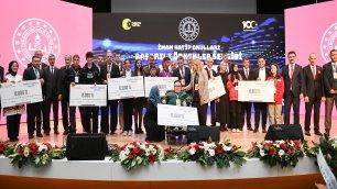 SUCCESSFUL EXAMPLES FROM IMAM HATIP SCHOOLS RECEIVES THEIR AWARDS FROM MINISTER TEKİN