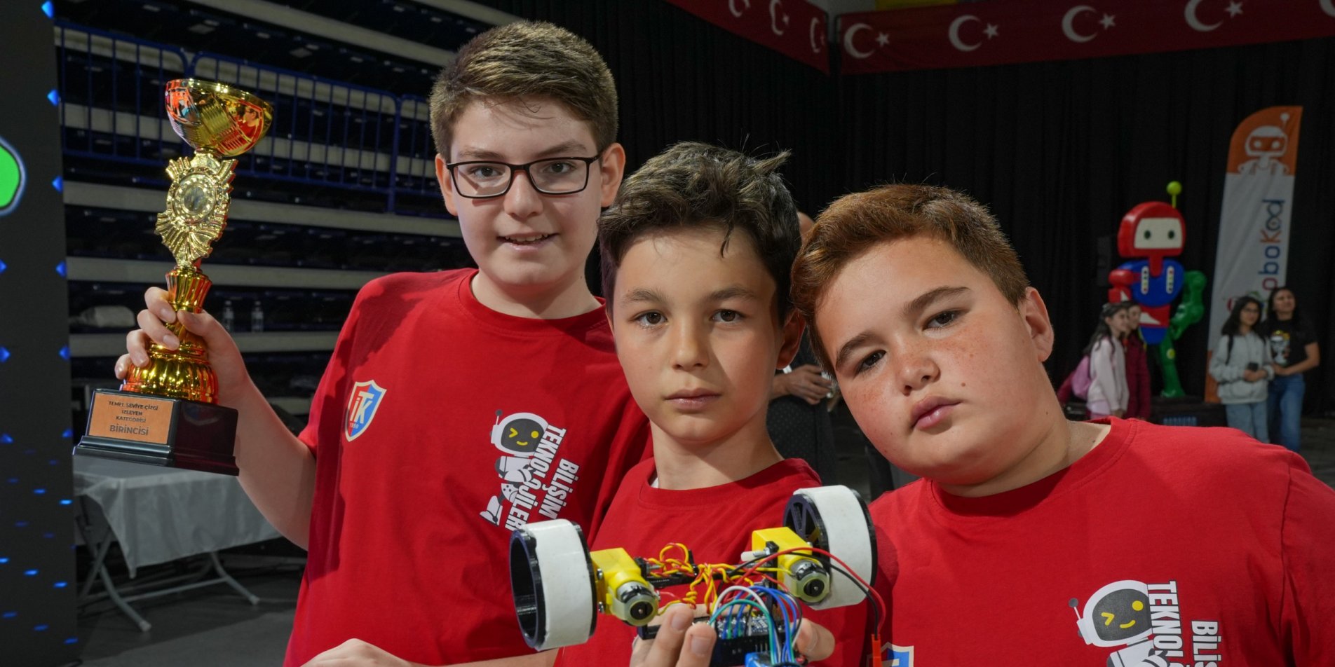 İzmirli Öğrencilerin Robotik Kodlama Projeleri Şenlikte Tanıtıldı